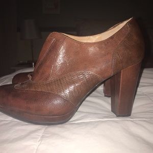 Naturalized N5 Leather Retro pump